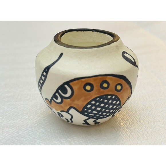 Native American Art Handmade Hand Painted Pottery Vase Miniature Signed CRW - Picture 4 of 11